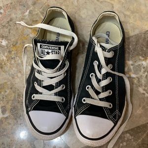 Girls converse- size 2.5